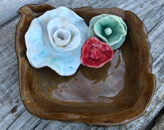 Handmade pottery plate with ceramic flowers, jewelry pottery plate, ringdish bowl, tableware complement, ornamental bowl, free shipping