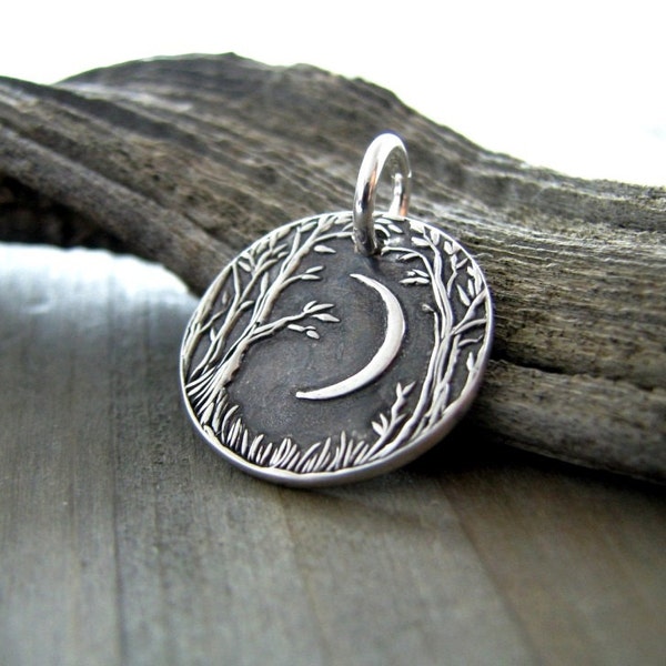 Forest Moon Mini Edition, colgante personalizado de plata fina, hecho a mano en plata reciclada de tallado original, por SilverWishes