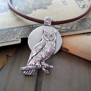 Intuición, colgante de búho y luna en plata fina, original y exclusivo, de SilverWishes