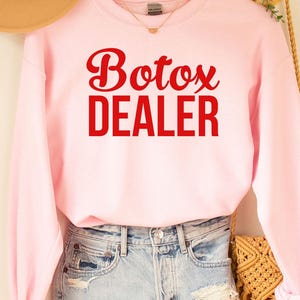 ボトックスディーラースウェットシャツ、スキンケアディーラー、エステティシャンシャツ、皮膚科医ギフト、エステティシャンギフト、皮膚科シャツ、皮膚科