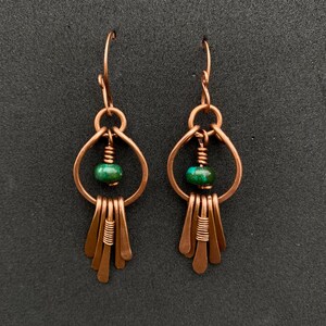 Pendientes hechos a mano de cobre y cristal