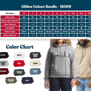 Puede incluir: Imagen de una sudadera con capucha unisex Gildan - 18500. La imagen incluye una tabla de tallas con medidas en cm, una carta de colores con varias opciones y dos personas que usan sudaderas con capucha. Las opciones de color incluyen negro, blanco y rojo.