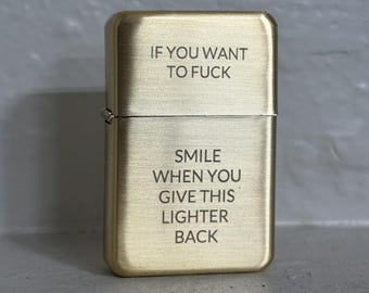 Accendino Flip dorato inciso – Citazione divertente, accendino antivento ricaricabile