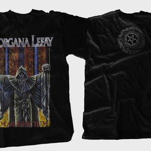 Könnte beinhalten: Schwarzes T-Shirt mit dem Bandnamen "Morgana Lefay" und einer Illustration einer gewandeten Figur, die einen Schädel und eine Sanduhr hält. Die Rückseite des T-Shirts hat ein kreisförmiges Sterndesign.