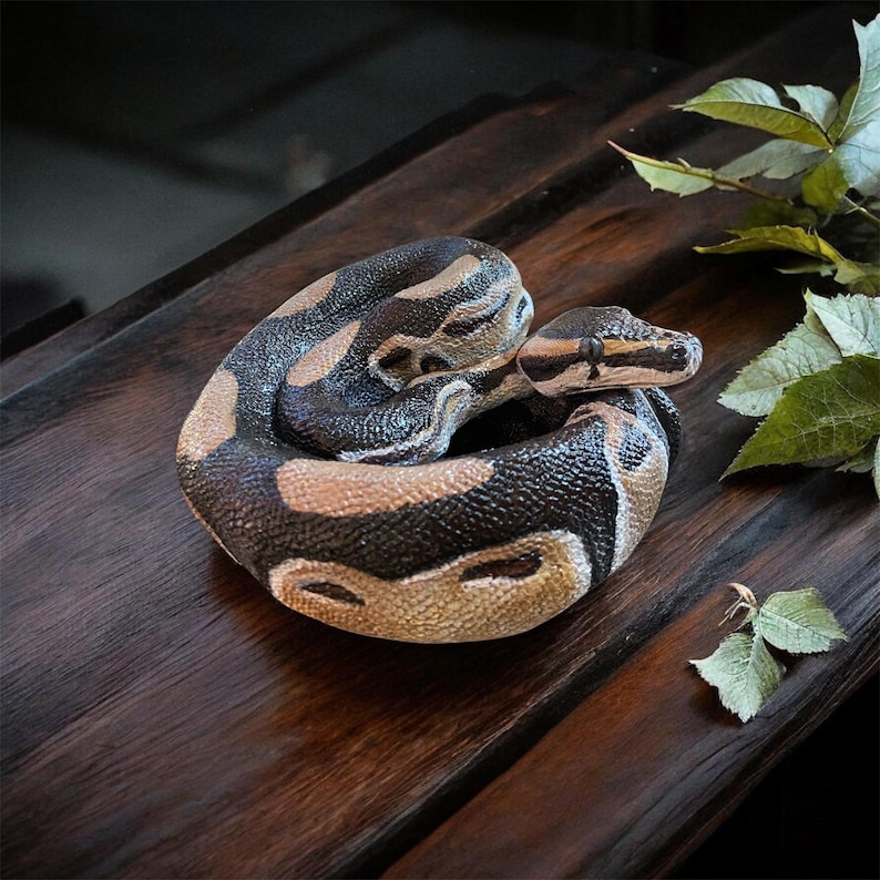 大きなコイル状のパイソン像 - 古びた石仕上げ - 庭や自宅用のリアルな蛇の彫刻 - 手作りのコンクリート製の蛇 - 蛇好きの方への贈り物 画像 2