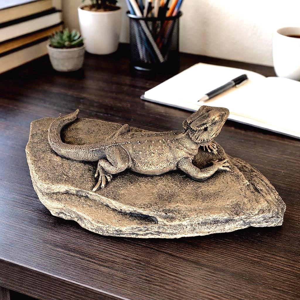 Life-sized Bearded Dragon Statue, Realistic Reptile Figurine, Hand