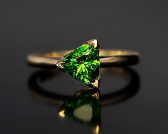 Trillion-Cut Green Gemstone Ring – 14K Gold Solitaire Ring – Unique Modern Engagement Ring – Emerald Green Statement Jewelry Gift for Her