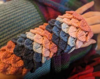 Chunky dragon scale crochet gloves