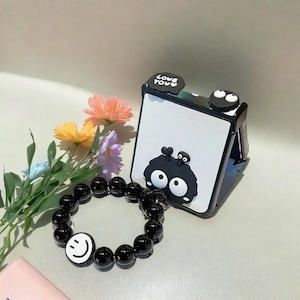 Kawaii pärlmönster armbandsfodral: Motorola Razr 40 Ultra, 60, 50 Ultra
