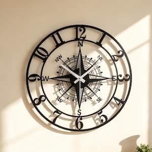 Horloge boussole moderne, grande décoration murale en métal avec chiffres latins, style horloge de bateau pour le salon, cadeau idéal pour une pendaison de crémaillère