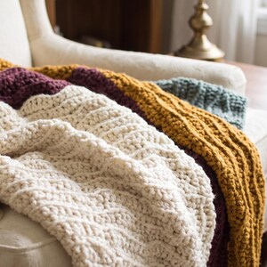 Modello all'uncinetto per coperta Chunky Waves in formato PDF, guida dettagliata di 10 pagine a cura di Jennifer Stella, coperta ondulata moderna e facile da realizzare, EuphratesColors