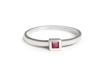 Bague rubis taille princesse vintage : bague minimaliste en argent sterling à superposer