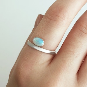 Australischer Opalring in Sterling Silber, Echter Opal Ring, Sterling Silber Stapelring, Benutzerdefinierter Opalring, Weißer oder Schwarzer Opal