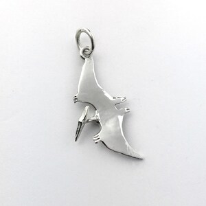 Charm de plata de ley con forma de pterodáctilo, colgante de plata con forma de dinosaurio volador, charm de pterosaurio, colgante de dinosaurio realista en plata de ley