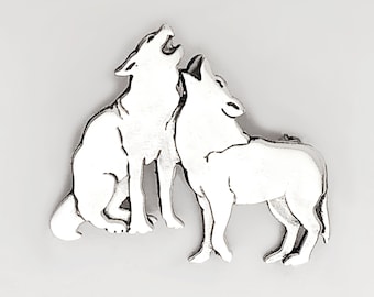 Spilla in argento sterling con lupi ululanti intagliati a mano - Spilla con branco di lupi
