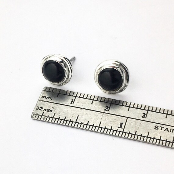 スターリングシルバーのブラックオニキスラウンドスタッドピアス  