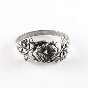 Vintage Flower Vine Band Sterling Silver Ring, Flower Vine Ring, Floral Jewelry in Sterling Silver, Vintage Jewelry, Flower Lover's Ring