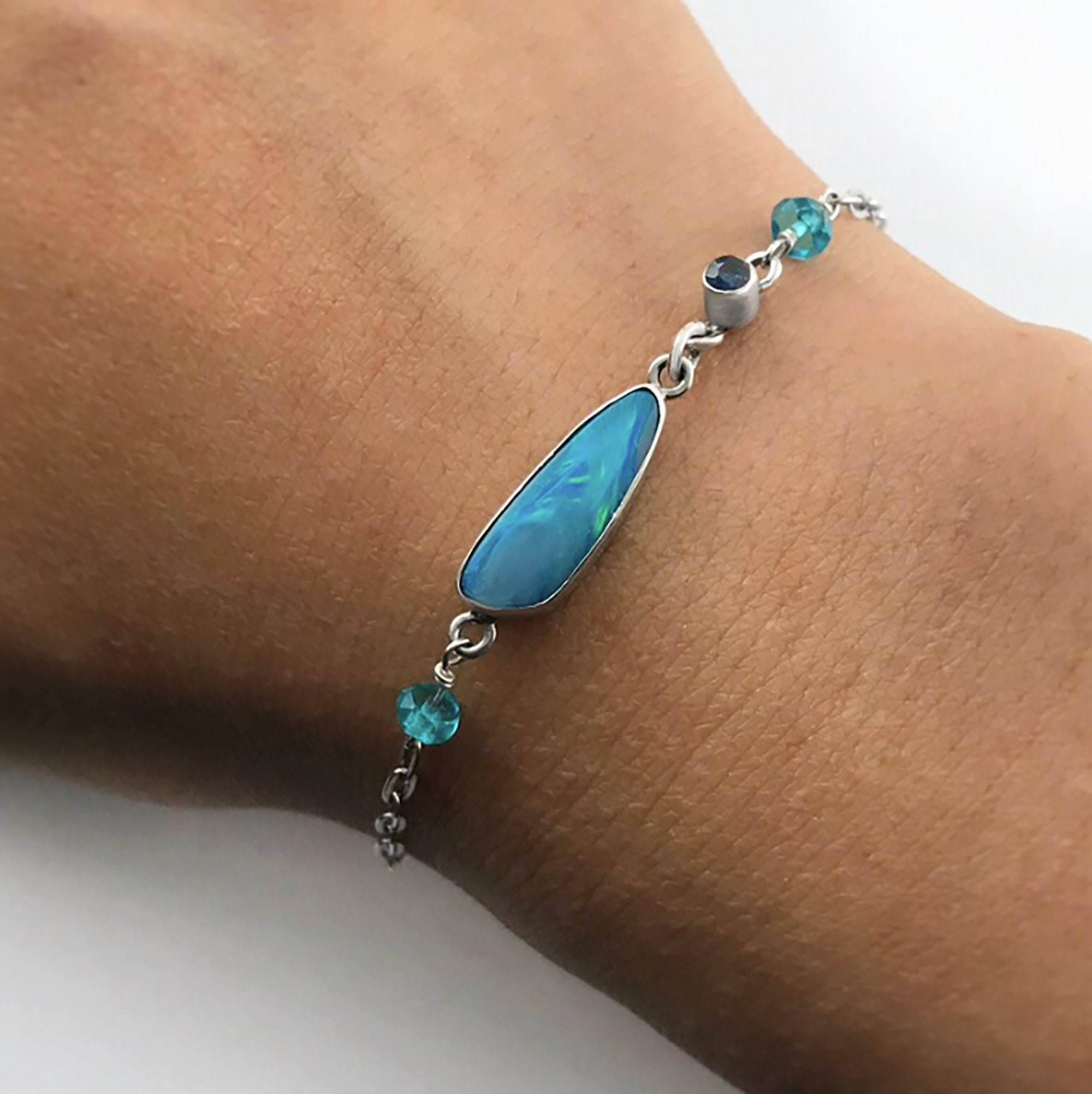 raid ægteskab lineær Opal and Sapphire Bracelet in Sterling Silver With Apatite - Etsy