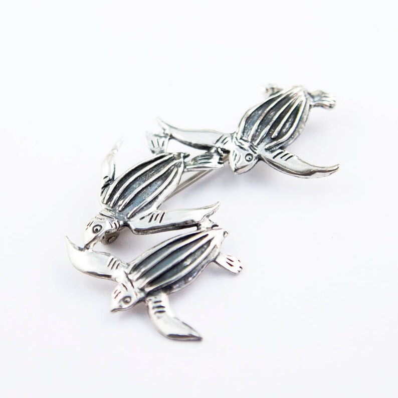 Sea Turtles Sterling Silver Brooch Pin, Swimming Sea Turtle Pin in Sterling Silver, Sterling Silver Turtle Brooch, Ocean Sea Animal Brooch image 1