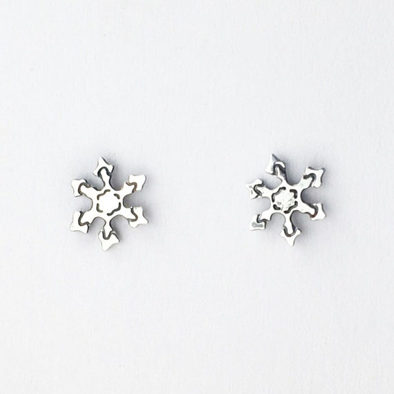 Small Snowflake Sterling Silver Stud Earrings Pair - image 1