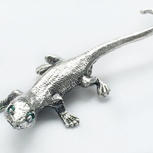 Lizard with Emerald Eyes Brooch in Sterling Silver