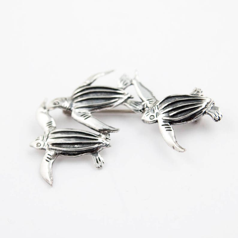 Sea Turtles Sterling Silver Brooch Pin, Swimming Sea Turtle Pin in Sterling Silver, Sterling Silver Turtle Brooch, Ocean Sea Animal Brooch image 3