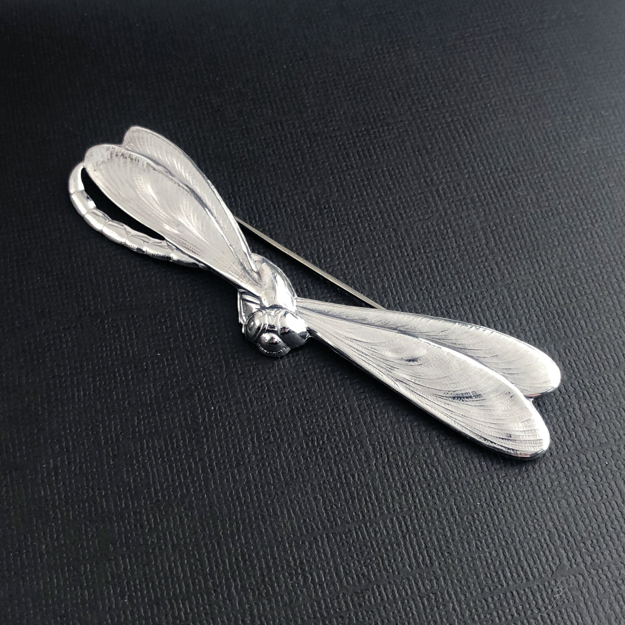 大きなスターリングシルバーのトンボのブローチ：ヴィンテージスタイル