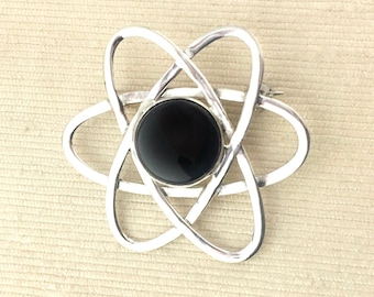 Atombrosch i sterlingsilver, svart onyx, vetenskaplig gåva