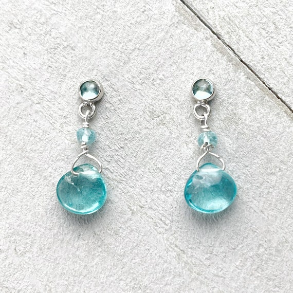 Drop of Light Sterling Silver Ring w/Apatite Stone Drop of Light Sterling Silver Ring w/Apatite Stone
