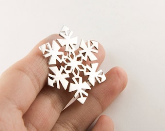 Sterling Silver Snowflake Brooch in Sterling Silver, Snowflake Pin in Sterling Silver, Winter Holiday Pin Brooch in Sterling Silver