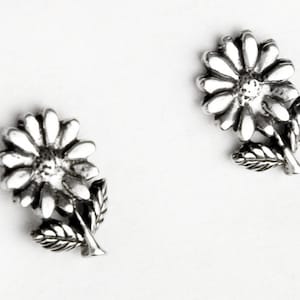 Daisy Flower Sterling Silver Stud Earrings: Floral Jewelry