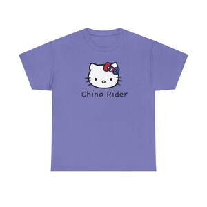 China Rider Parody Cute Kitty Graphic Tee, Fun Unisex Cotton T-Shirt, Hello Kitty Fans Gift, Casual Everyday Wear, Cute Animal Apparel zdjęcie 7