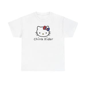 China Rider Parody Cute Kitty Graphic Tee, Fun Unisex Cotton T-Shirt, Hello Kitty Fans Gift, Casual Everyday Wear, Cute Animal Apparel zdjęcie 3