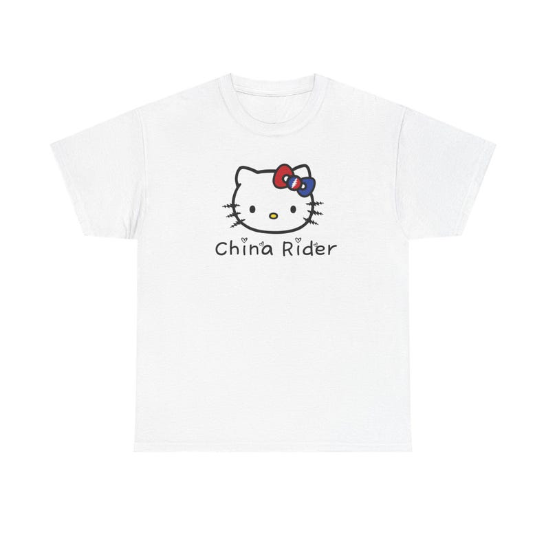 China Rider Parody Cute Kitty Graphic Tee, Fun Unisex Cotton T-Shirt, Hello Kitty Fans Gift, Casual Everyday Wear, Cute Animal Apparel zdjęcie 3