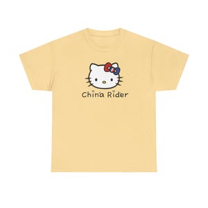 China Rider Parody Cute Kitty Graphic Tee, Fun Unisex Cotton T-Shirt, Hello Kitty Fans Gift, Casual Everyday Wear, Cute Animal Apparel zdjęcie 4