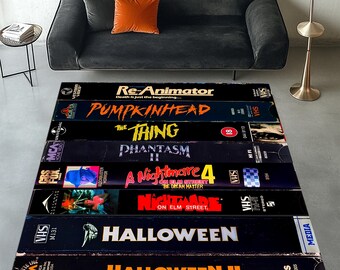 Dywan z filmu grozy na kasetach VHS w stylu retro, nostalgiczny wystrój domu