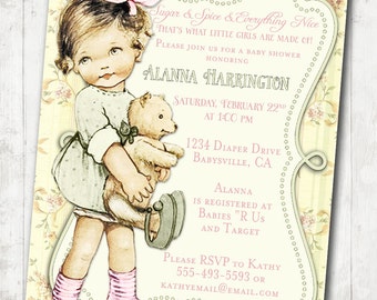 Puede incluir: Una invitación a una fiesta de bienvenida al bebé con una ilustración vintage de una niña sosteniendo un osito de peluche. La invitación está decorada con motivos florales y el texto "Sugar & Spice & Everything Nice That's What Little Girls Are Made Of!" La invitación es para la fiesta de bienvenida al bebé de Alanna Harrington el 22 de febrero a la 1:00 PM. La dirección es 1234 Diaper Drive, Babysville, CA. La invitación también incluye la información de que Alanna está registrada en Babies "R" Us y Target. Por favor, confirma tu asistencia con Kathy al 555-493-5593 o KathyEmail@email.com.