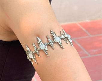 Opaal spike arm manchet, cyberpunk cosplay festival halloween cadeau, gesmolten drup bovenarm armband verstelbaar, parel arm manchet, sieraden cadeau voor haar