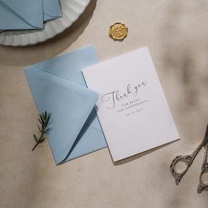 Carte pliée Merci le jour du mariage (d18) - carte de date nom personnalisée personnalisée pour célébrant hôte prêtre pasteur parrains et marraines moh mil 4,5 x 6,25 po