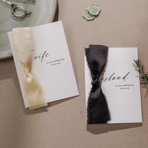 Carte pliée le jour du mariage avec enveloppe (d4) - à mon mari, femme, marié, mariée le jour de notre mariage, date personnalisée sur enveloppe ruban 4,5 x 6,25 po