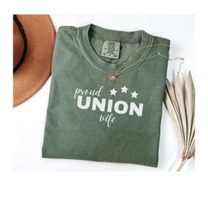 誇り高き労働組合の妻Tシャツ、労働組合の配偶者を支援するTシャツ、ブルーカラーの家族の誇りTシャツ、誇り高き妻Tシャツ、ブルーカラー、組合の強さTシャツ