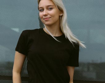 Blank Canvas: Unisex Cotton Tee for DIY Fashion Projects