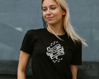 Magic Map T-Shirt with Belarusian Quote | Wizard Footprints Graphic Tee | Unisex Fantasy Shirt | Mischief Lover Gift