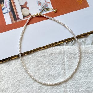 Zierliche winzige Süßwasserperle Choker Halskette