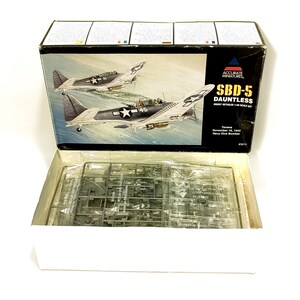 Schaal 1/48 Nauwkeurige miniaturen SBD-5 Dauntless Navy Dive Bomber #3412 afbeelding 2