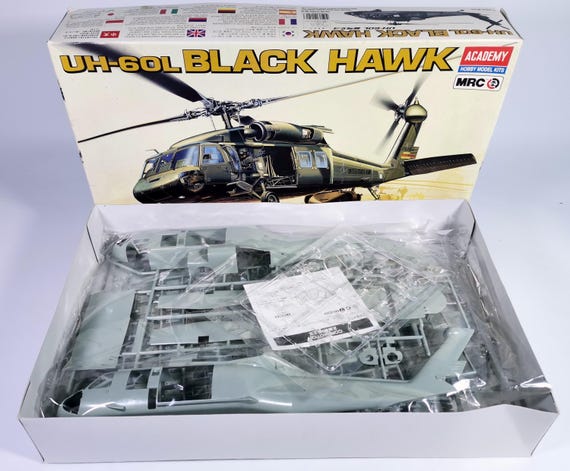 Maquette d'hélicoptère en plastique UH-60L Blackhawk Medivac 1/48