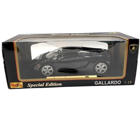 Diecast Car 1/18 Scale Maisto 