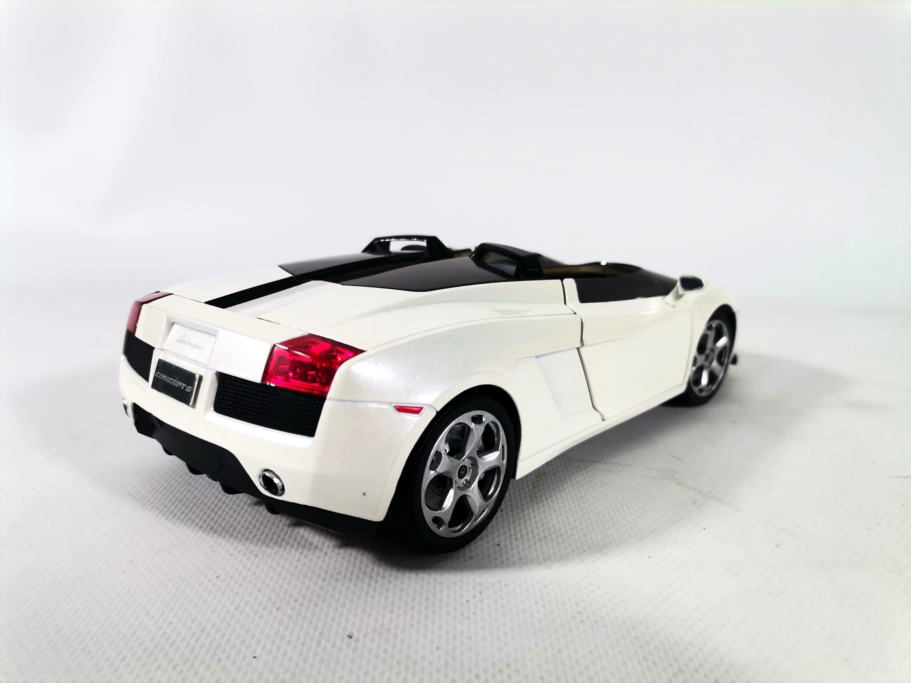 Mondo SB 1/18 – Lamborghini Concept S Blanche – Modèle Collection (Occasion, Sans Boîte)