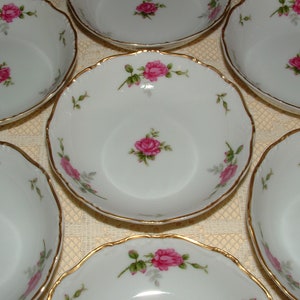 1 Vintage Berry Bowl - Wentworth China - &quot;HILDA&quot; - Pink Roses, Gold Rims