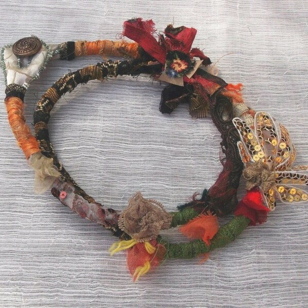 Artistic necklace 'Brunnea', handcrafted with yarns and fabrics for special occasions